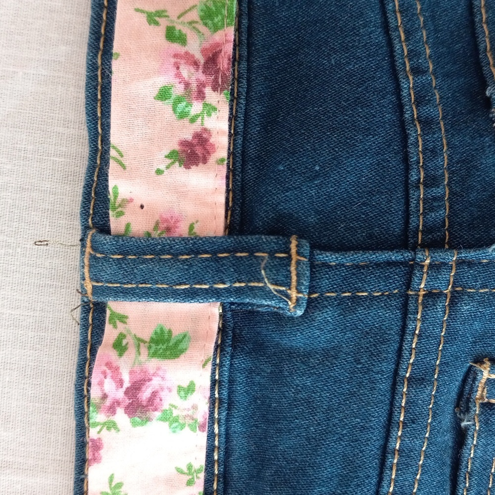 Shorts - Picture 5 of 10